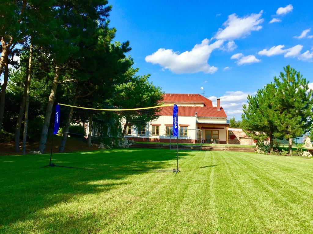 Hotel Celnice Břeclav Exteriör bild